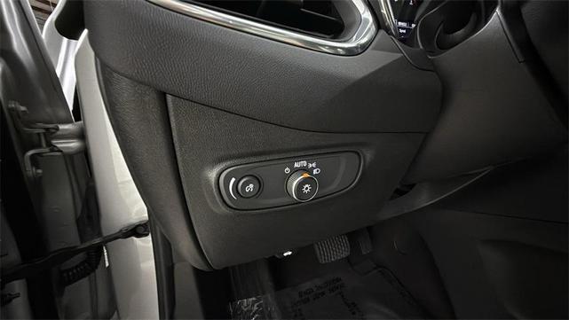 Photo of 2022 Silver Ice Metallic Chevrolet Equinox