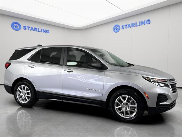 Photo of 2022 Silver Ice Metallic Chevrolet Equinox