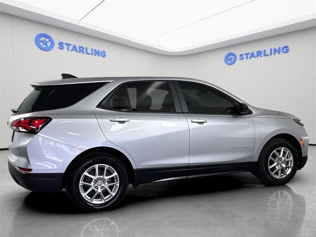 Photo of 2022 Silver Ice Metallic Chevrolet Equinox