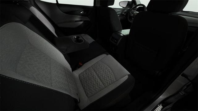 Photo of 2022 Silver Ice Metallic Chevrolet Equinox