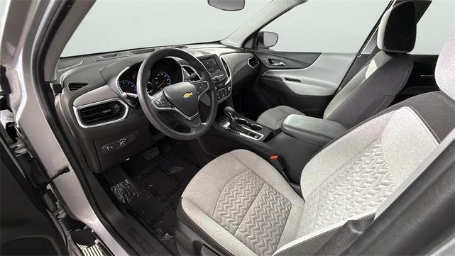 Photo of 2022 Silver Ice Metallic Chevrolet Equinox