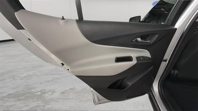 Photo of 2022 Silver Ice Metallic Chevrolet Equinox