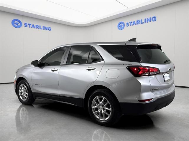 Photo of 2022 Silver Ice Metallic Chevrolet Equinox