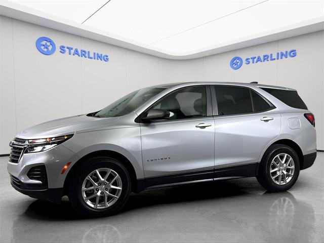 Photo of 2022 Silver Ice Metallic Chevrolet Equinox
