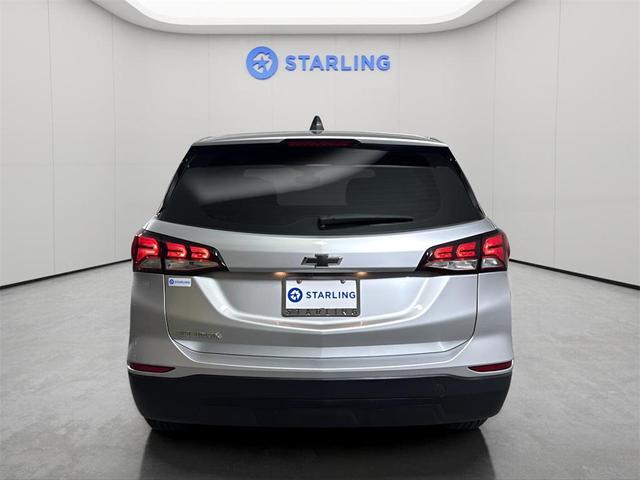 Photo of 2022 Silver Ice Metallic Chevrolet Equinox