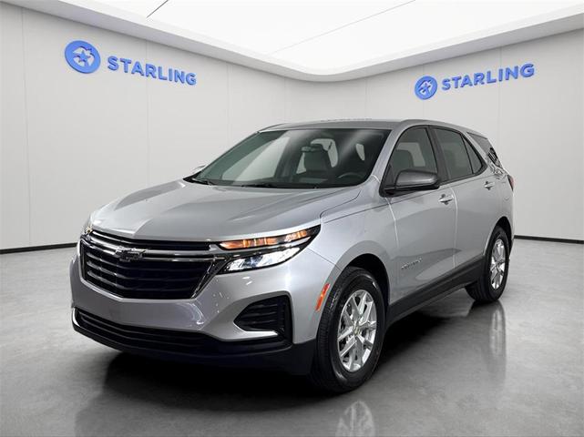 Photo of 2022 Silver Ice Metallic Chevrolet Equinox