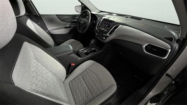Photo of 2022 Silver Ice Metallic Chevrolet Equinox