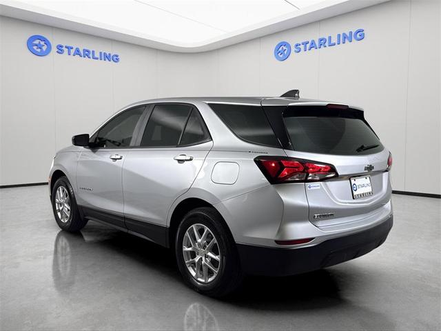 Photo of 2022 Silver Ice Metallic Chevrolet Equinox
