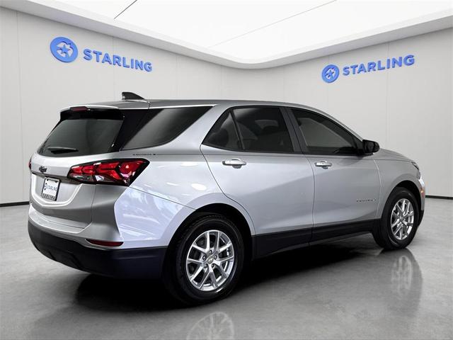 Photo of 2022 Silver Ice Metallic Chevrolet Equinox