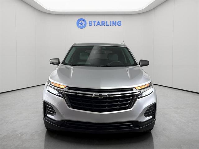 Photo of 2022 Silver Ice Metallic Chevrolet Equinox