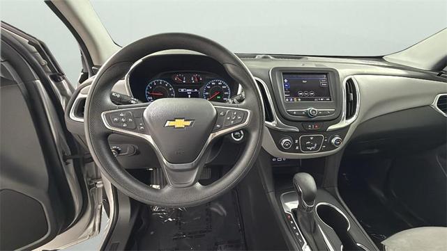 Photo of 2022 Silver Ice Metallic Chevrolet Equinox