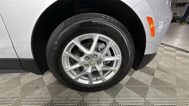 Photo of 2022 Silver Ice Metallic Chevrolet Equinox