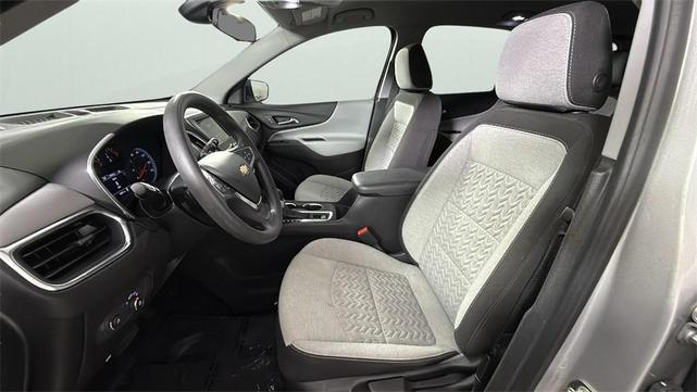 Photo of 2022 Silver Ice Metallic Chevrolet Equinox