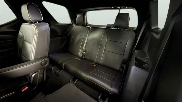 Photo of 2023 Mosaic Black Metallic Chevrolet Traverse