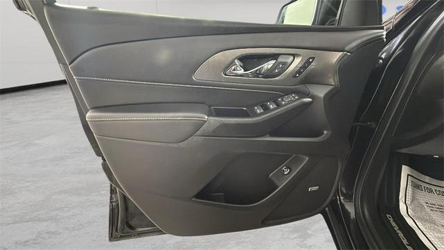 Photo of 2023 Mosaic Black Metallic Chevrolet Traverse