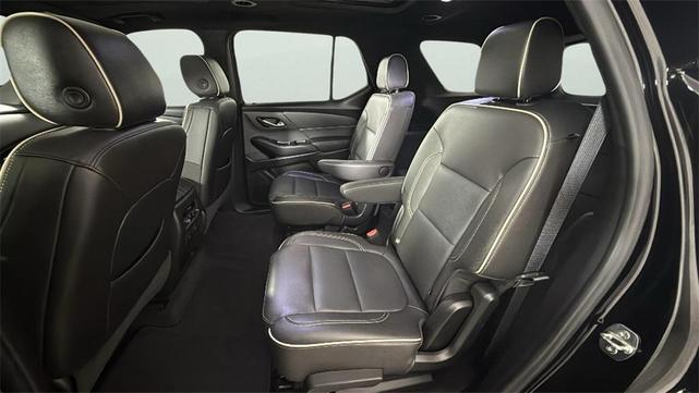 Photo of 2023 Mosaic Black Metallic Chevrolet Traverse