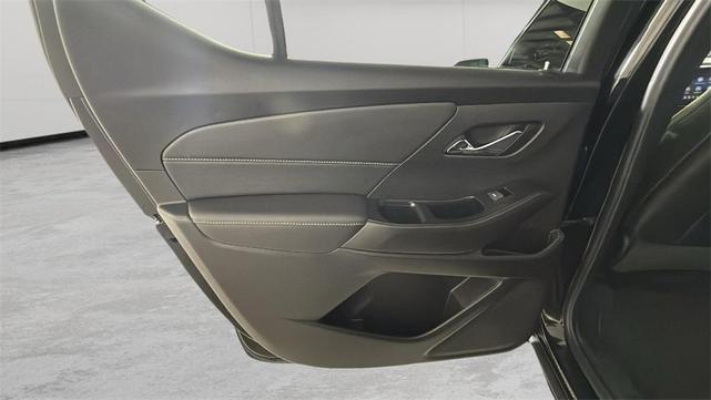 Photo of 2023 Mosaic Black Metallic Chevrolet Traverse