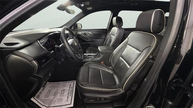 Photo of 2023 Mosaic Black Metallic Chevrolet Traverse
