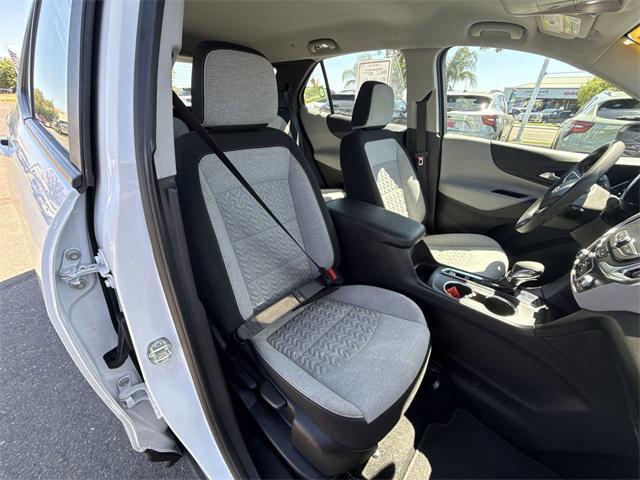 Photo of 2022 Summit White Chevrolet Equinox