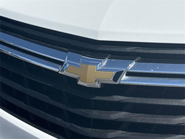 Photo of 2022 Summit White Chevrolet Equinox