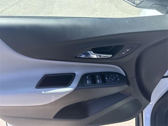 Photo of 2022 Summit White Chevrolet Equinox