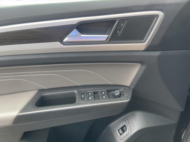 Photo of 2023 Deep Black Pearl Volkswagen Atlas