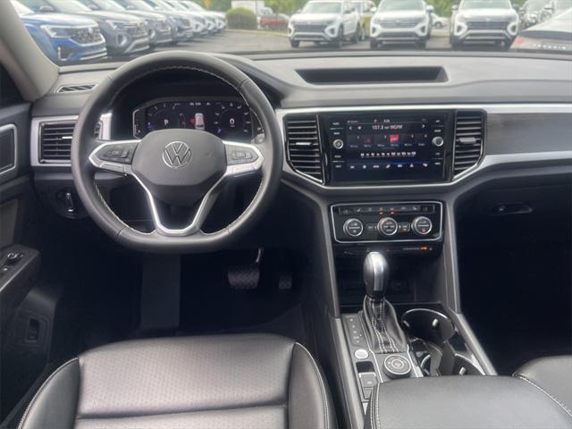 Photo of 2023 Deep Black Pearl Volkswagen Atlas