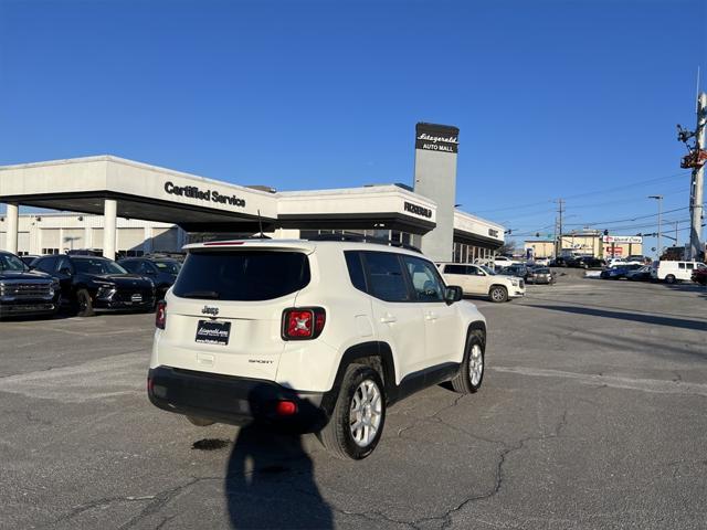 Photo of 2022 Alpine White Clearcoat Jeep Renegade