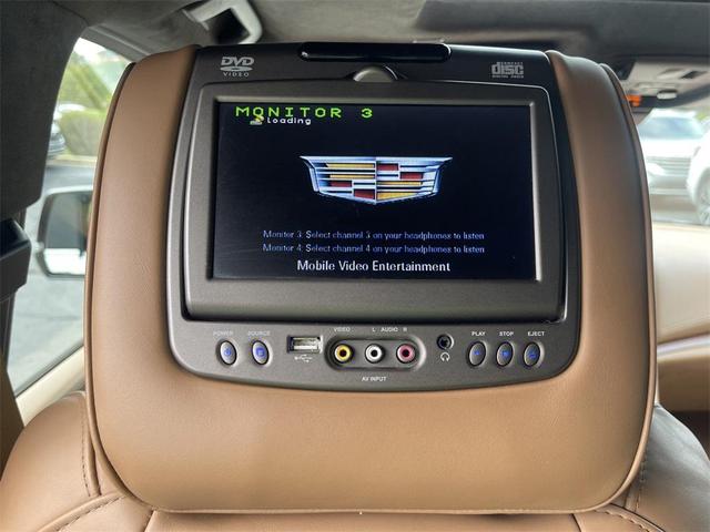 Photo of 2017 Crystal White Tricoat Cadillac Escalade ESV