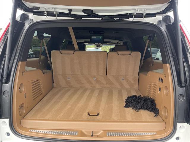 Photo of 2017 Crystal White Tricoat Cadillac Escalade ESV
