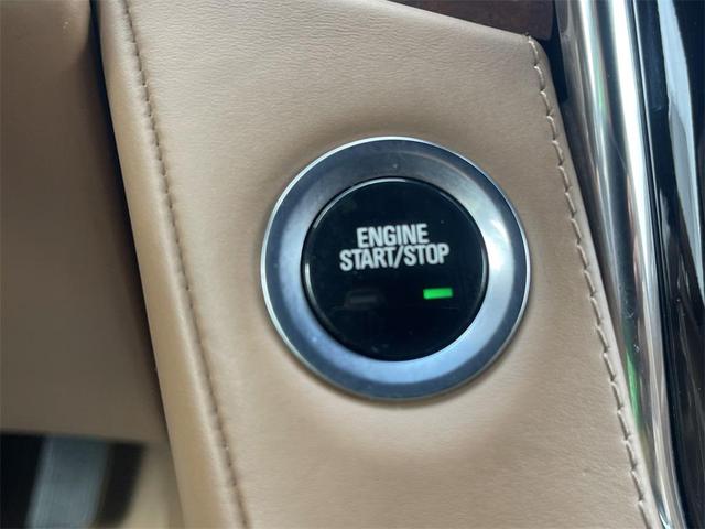 Photo of 2017 Crystal White Tricoat Cadillac Escalade ESV