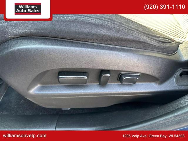 Photo of 2016 Patriot Blue Metallic Chevrolet Equinox