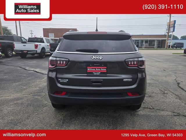Photo of 2018 Granite Crystal Clearcoat Metallic Jeep Compass