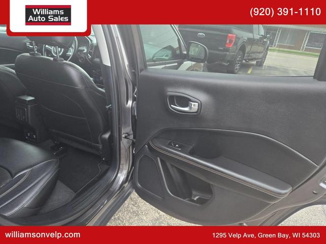 Photo of 2018 Granite Crystal Clearcoat Metallic Jeep Compass