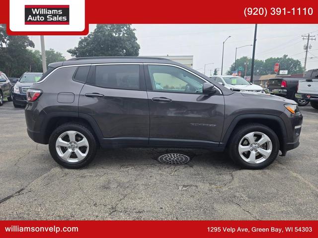 Photo of 2018 Granite Crystal Clearcoat Metallic Jeep Compass