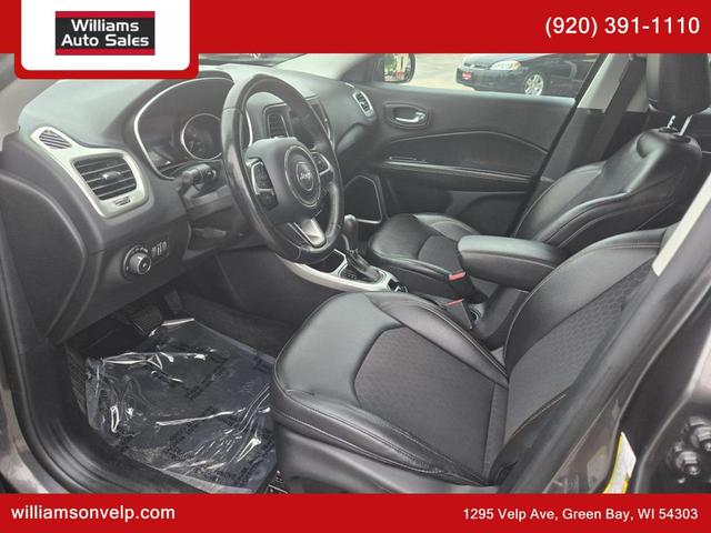 Photo of 2018 Granite Crystal Clearcoat Metallic Jeep Compass