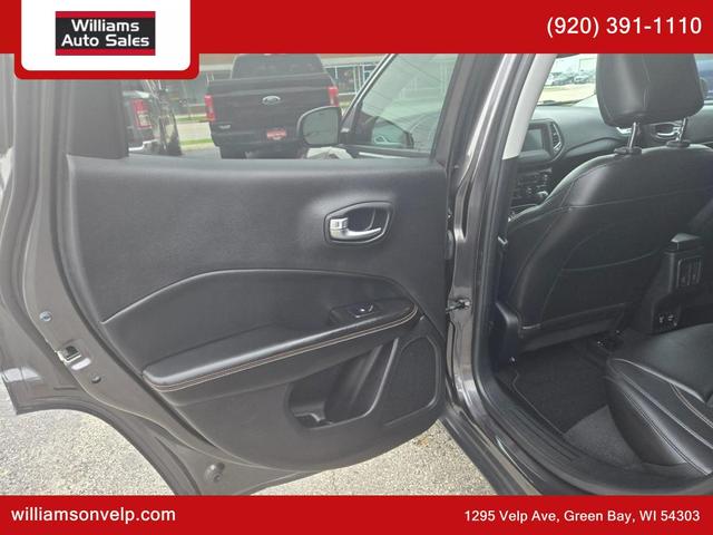 Photo of 2018 Granite Crystal Clearcoat Metallic Jeep Compass