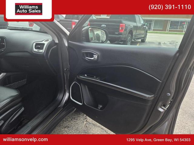 Photo of 2018 Granite Crystal Clearcoat Metallic Jeep Compass