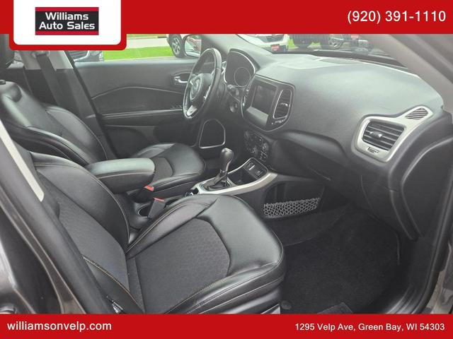 Photo of 2018 Granite Crystal Clearcoat Metallic Jeep Compass