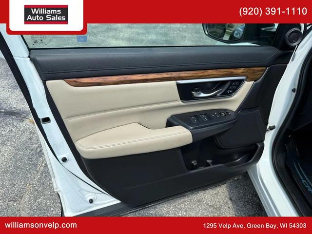Photo of 2017 White Diamond Pearl Honda CR-V