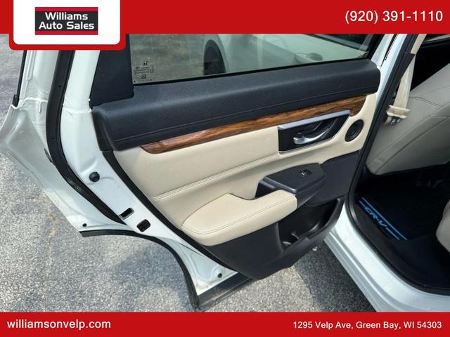 Photo of 2017 White Diamond Pearl Honda CR-V