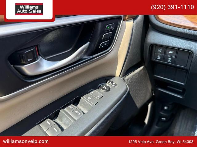 Photo of 2017 White Diamond Pearl Honda CR-V