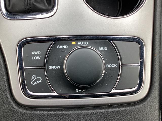 Photo of 2020 Diamond Black Crystal Pearlcoat Jeep Grand Cherokee