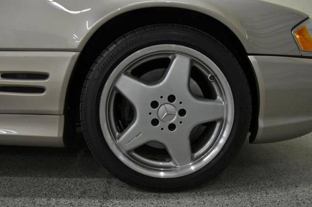 Photo of 2002 Desert Silver Mercedes-Benz SL-Class