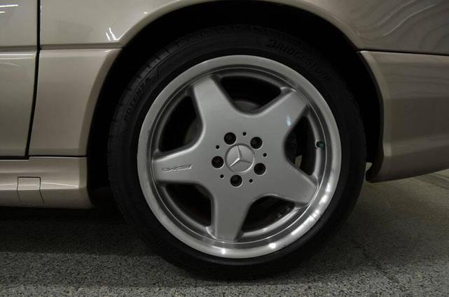 Photo of 2002 Desert Silver Mercedes-Benz SL-Class