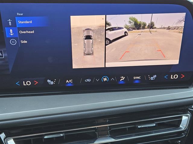 Photo of 2024 White Chevrolet Traverse