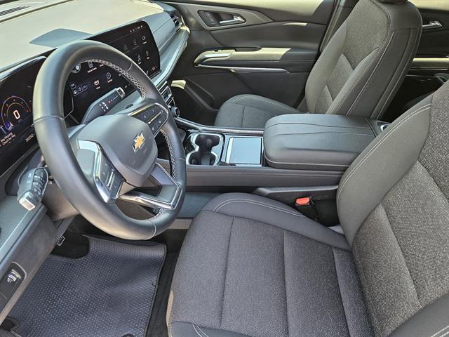 Photo of 2024 White Chevrolet Traverse