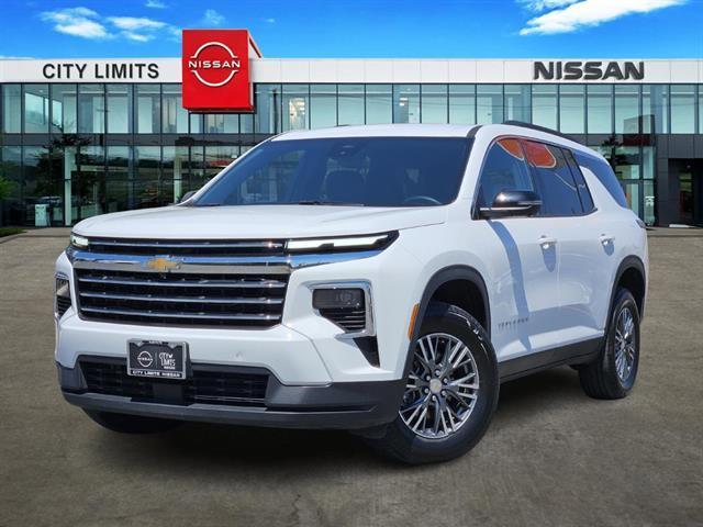 Photo of 2024 White Chevrolet Traverse