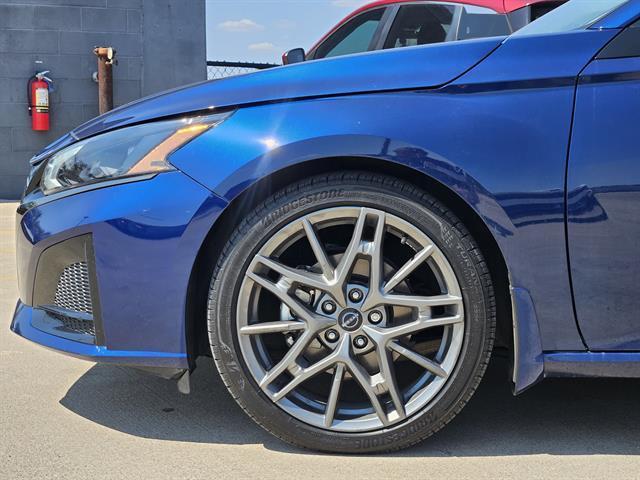 Photo of 2023 Deep Blue Pearl Nissan Altima
