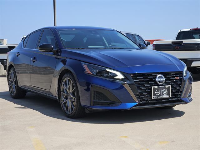 Photo of 2023 Deep Blue Pearl Nissan Altima